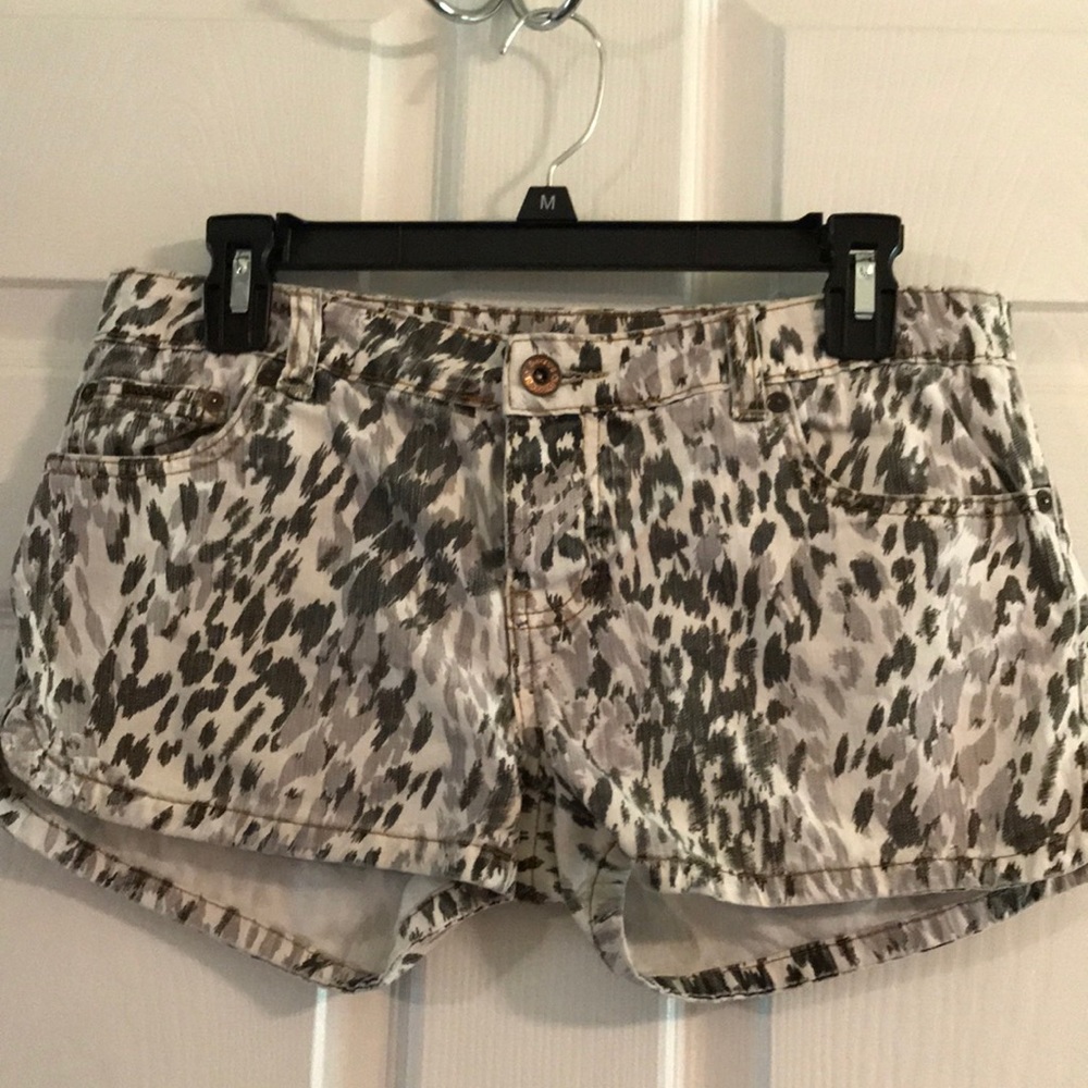 Billabong patterned shorts